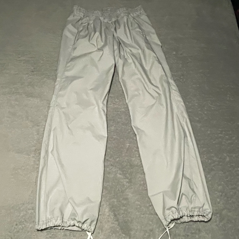 Lululemon Devi Pant size 8 white/sidewalk teeny stripe very good condition